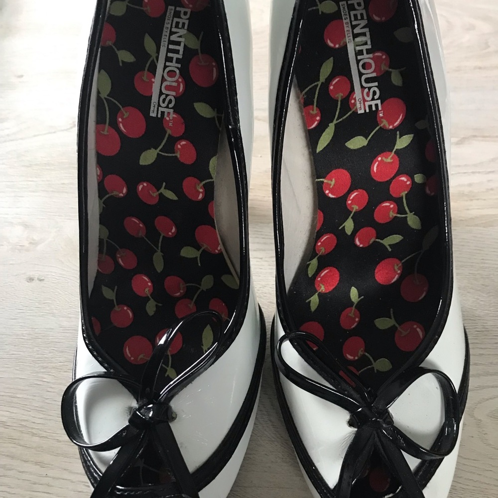 Penthouse Ellie Black White Peep Toe Pump Size 8